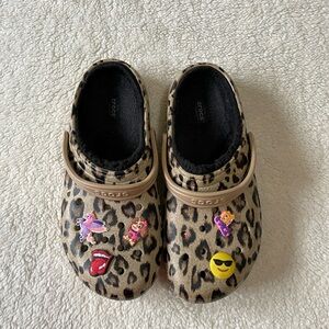 CROCS Kids Leopard Print Slippers with Fun Charms J6 junior
